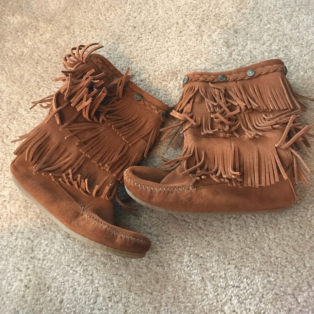 Minnetonka fringe boots